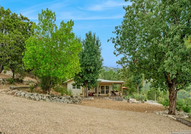 Photo 3 of House for sale at 411 Valley View, Pipe Creek, TX 78063 | MLS# 1926440 | Listing updated on 2026-08-25