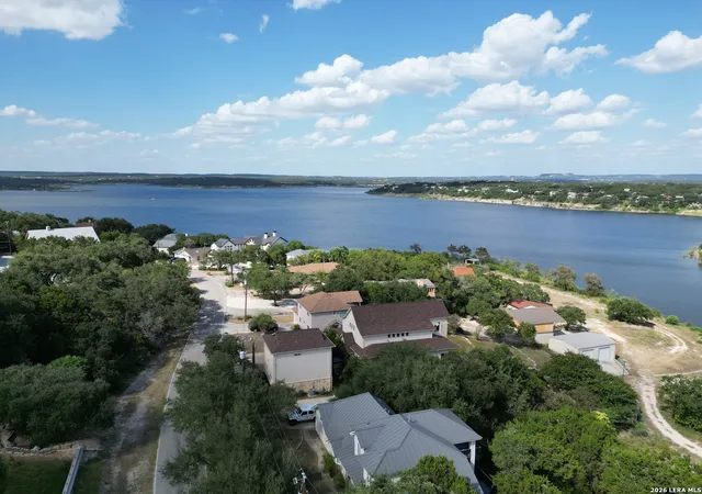 Photo 2 of Single family home for sale at 1761 Lakeside W, Canyon Lake, TX 78133 | MLS# 1926527 | Listing updated on 2026-10-07