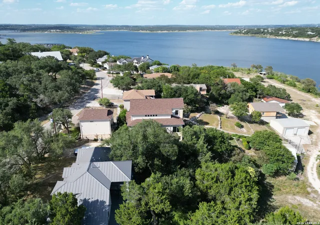 Photo 4 of Single family home for sale at 1761 Lakeside W, Canyon Lake, TX 78133 | MLS# 1926527 | Listing updated on 2026-10-07