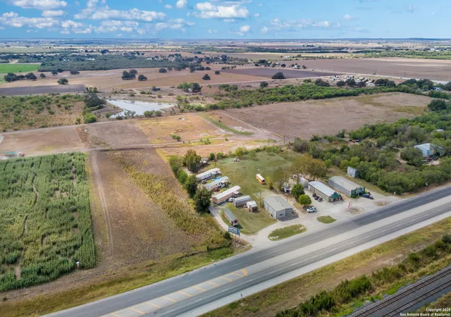 3rd image of 701 19Th, Hondo, TX 78861 | MLS# 1926537