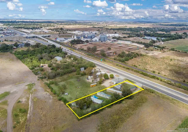 5th image of 701 19Th, Hondo, TX 78861 | MLS# 1926537