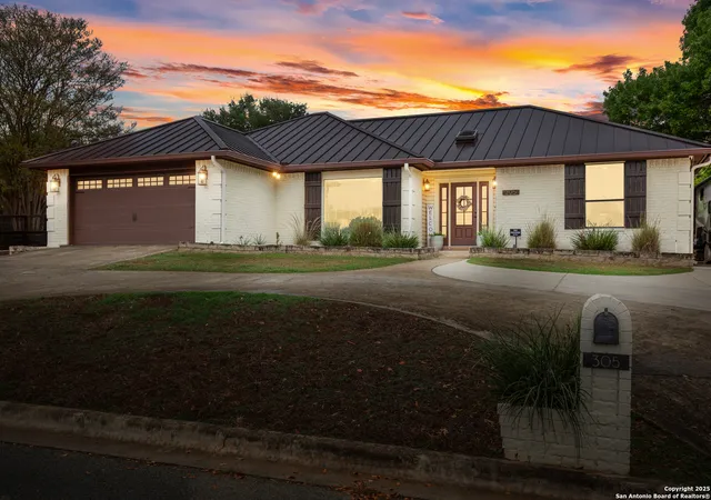 Photo 1 of Single family home for sale at 305 E Tanglewood, New Braunfels, TX 78130 | MLS# 1926559 | Listing updated on 2026-01-18