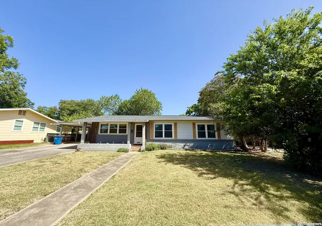 Photo 2 of Single family home for sale at 880 Merriweather, New Braunfels, TX 78130 | MLS# 1926569 | Listing updated on 2026-09-12