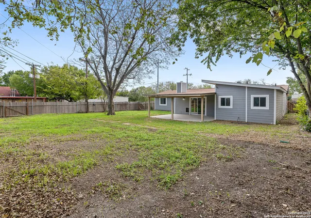 Photo 1 of Single family home for sale at 154 Parkview Dr, Universal City, TX 78148 | MLS# 1926590 | Listing updated on 2026-01-12