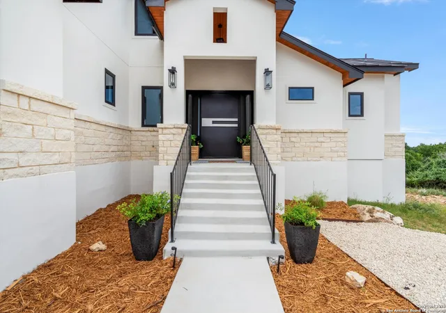 Photo 2 of Sale Pending at 956 Petite Verdot, New Braunfels, TX 78132 | MLS# 1926595 | Listing updated on 2025-12-26