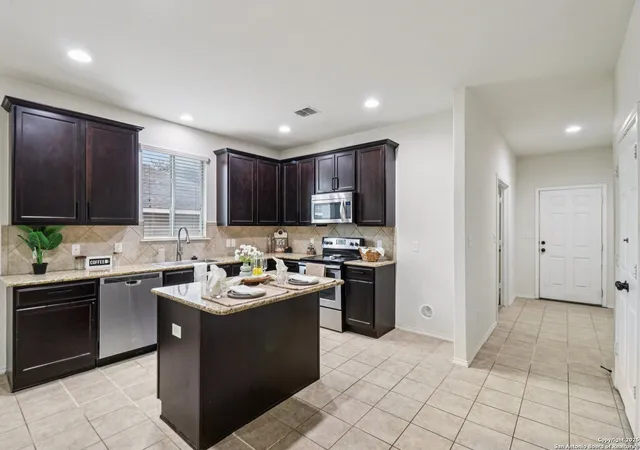 Photo 4 of Single family home for sale at 15918 Silver Rose, Schertz, TX 78154 | MLS# 1926597 | Listing updated on 2026-02-25
