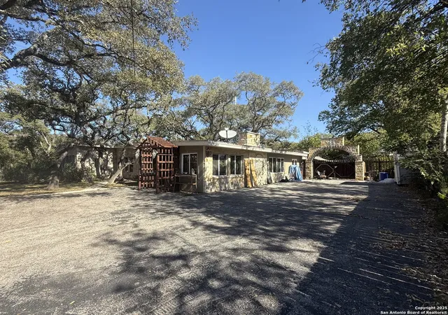 Photo 3 of Single family home for sale at 405 Fox Hall, San Antonio, TX 78213 | MLS# 1926631 | Listing updated on 2025-12-16