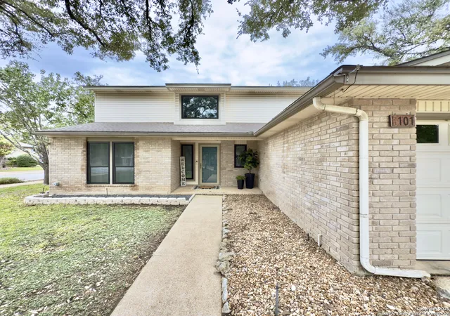 Photo 3 of Sale Pending at 101 Spyglass, Universal City, TX 78148 | MLS# 1926650 | Listing updated on 2025-12-23