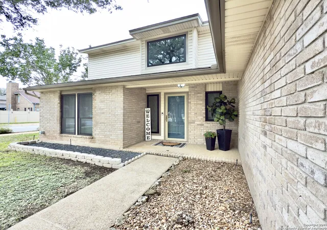 Photo 3 of Sale Pending at 101 Spyglass, Universal City, TX 78148 | MLS# 1926650 | Listing updated on 2025-12-23