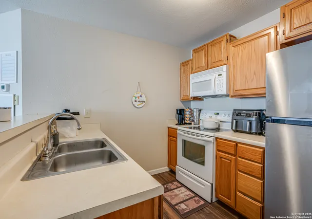 Photo 3 of Single family home for sale at 3211 Stoney Grv, San Antonio, TX 78247 | MLS# 1926659 | Listing updated on 2026-04-26