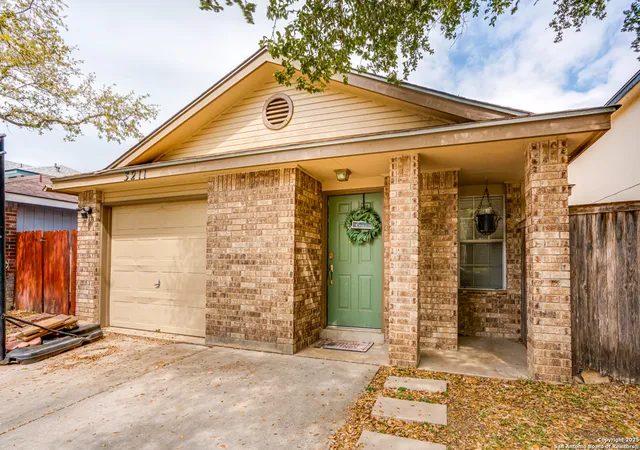 Photo 4 of Single family home for sale at 3211 Stoney Grv, San Antonio, TX 78247 | MLS# 1926659 | Listing updated on 2026-04-26