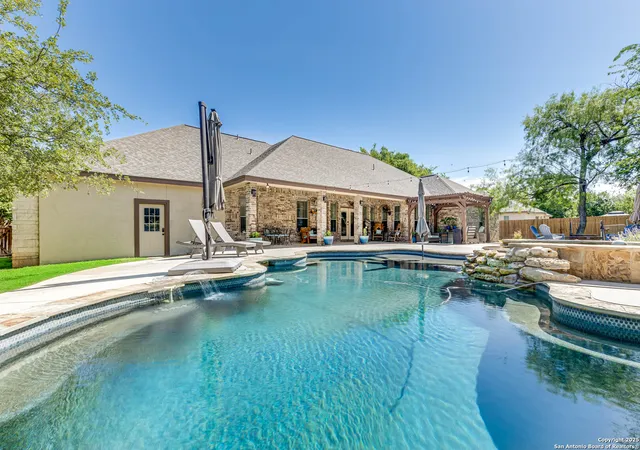 Photo 3 of Sale Pending at 515 County Rd 3822, San Antonio, TX 78253 | MLS# 1926664 | Listing updated on 2026-03-11