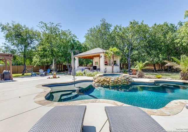 Photo 3 of Sale Pending at 515 County Rd 3822, San Antonio, TX 78253 | MLS# 1926664 | Listing updated on 2026-03-11