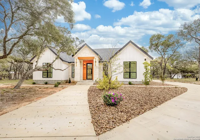 image of 864 Paddy Rd, Floresville, TX 78114 | MLS# 1926707
