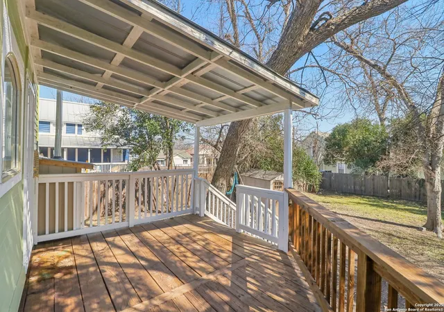 Photo 4 of Sale Pending at 826 N Pine St, San Antonio, TX 78202 | MLS# 1926756 | Listing updated on 2025-12-29