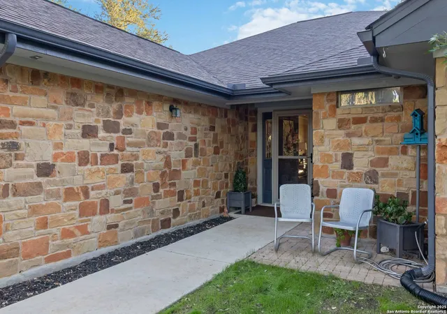 Photo 4 of Sale Pending at 2450 Grandview, Canyon Lake, TX 78133 | MLS# 1926757 | Listing updated on 2026-01-10