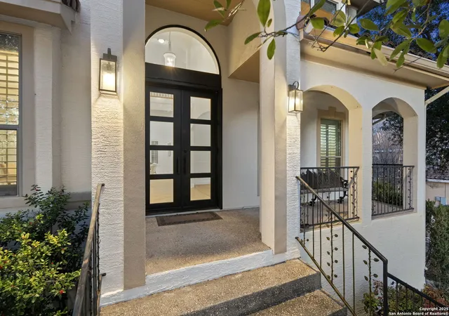 Photo 3 of Sale Pending at 43 Three Lakes Dr, San Antonio, TX 78248 | MLS# 1926770 | Listing updated on 2026-01-29