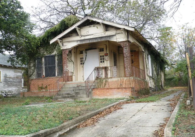 Photo 3 of Single family home for sale at 1221 Crockett, San Antonio, TX 78202 | MLS# 1926783 | Listing updated on 2026-07-31