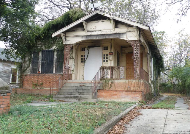 Photo 4 of Single family home for sale at 1221 Crockett, San Antonio, TX 78202 | MLS# 1926783 | Listing updated on 2026-07-31
