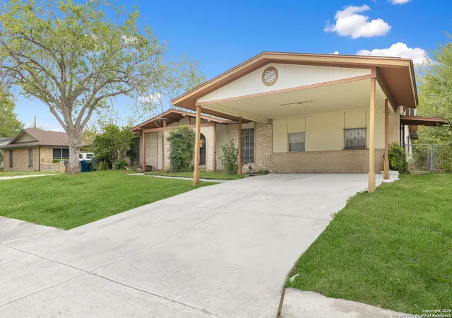 Photo 3 of Sale Pending at 414 Solar, San Antonio, TX 78227 | MLS# 1926796 | Listing updated on 2026-01-22