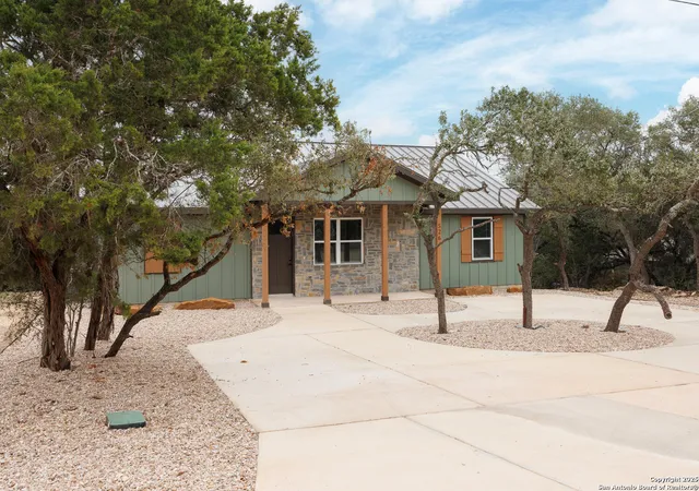 Photo 1 of Sale Pending at 526 Eastview, Canyon Lake, TX 78133 | MLS# 1926828 | Listing updated on 2026-02-25