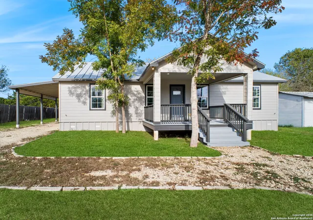 Photo 1 of Single family home for sale at 125 Broken Spur Dr, Bandera, TX 78003 | MLS# 1926853 | Listing updated on 2025-12-16