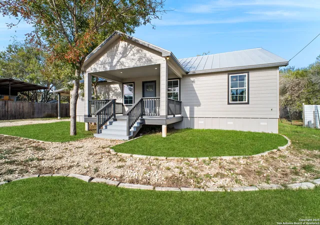 Photo 2 of Single family home for sale at 125 Broken Spur Dr, Bandera, TX 78003 | MLS# 1926853 | Listing updated on 2025-12-16