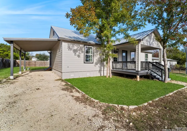 Photo 3 of Single family home for sale at 125 Broken Spur Dr, Bandera, TX 78003 | MLS# 1926853 | Listing updated on 2025-12-16