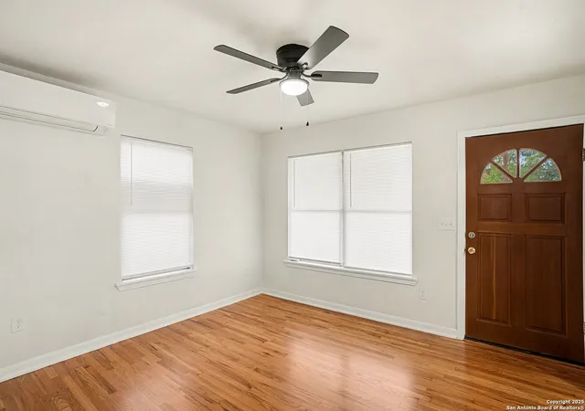 Photo 3 of Sale Pending at 406 Floyd, San Antonio, TX 78204 | MLS# 1926904 | Listing updated on 2025-12-19