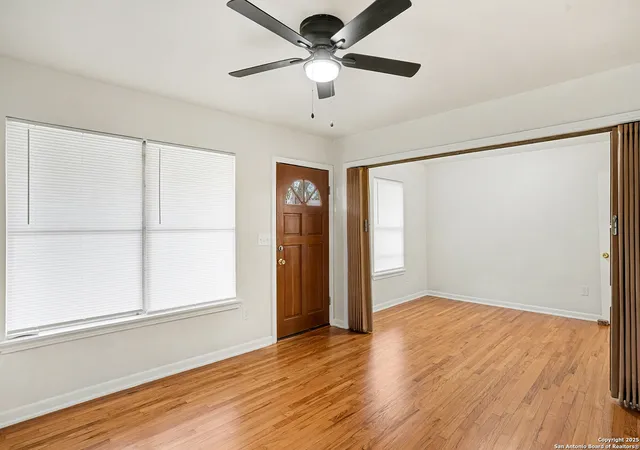 Photo 3 of Sale Pending at 406 Floyd, San Antonio, TX 78204 | MLS# 1926904 | Listing updated on 2025-12-19