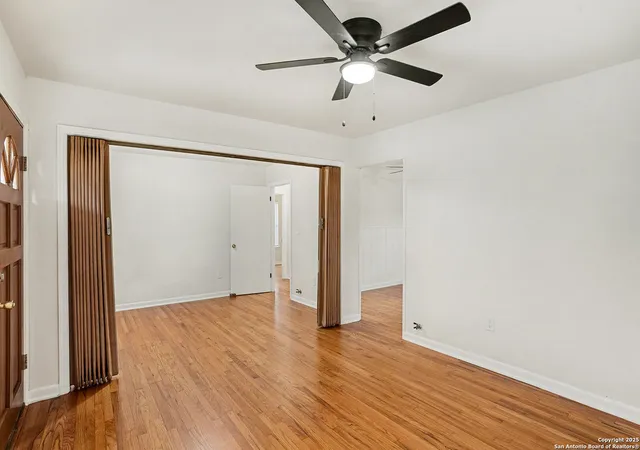 Photo 4 of Sale Pending at 406 Floyd, San Antonio, TX 78204 | MLS# 1926904 | Listing updated on 2025-12-19