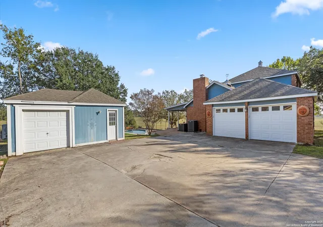 4th image of 501 Rudeloff, Seguin, TX 78155 | MLS# 1926982