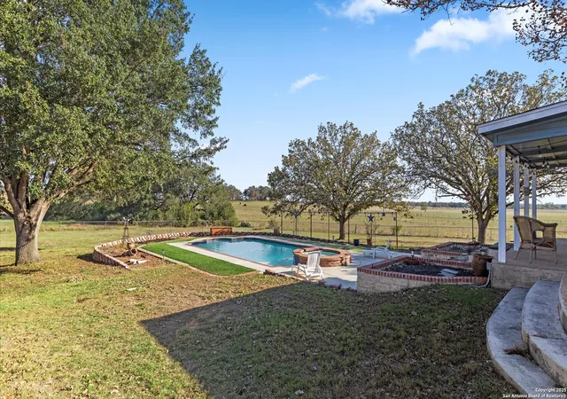 5th image of 501 Rudeloff, Seguin, TX 78155 | MLS# 1926982