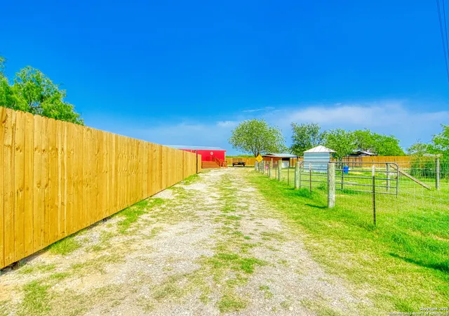 3rd image of 18883 Lagloria, Elmendorf, TX 78112 | MLS# 1927018