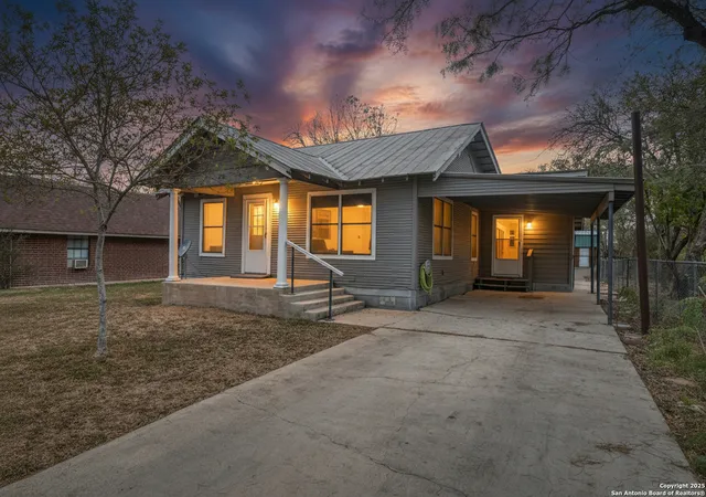 1st image of 214 W Frio, Uvalde, TX 78801 | MLS# 1927021