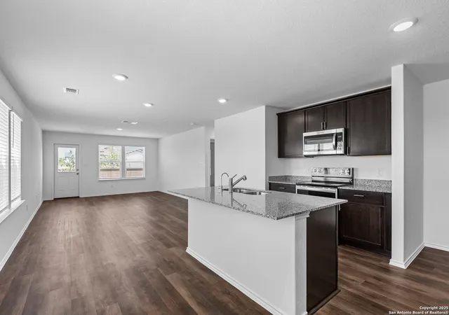 Photo 3 of Sale Pending at 937 Heartseed Ave, New Braunfels, TX 78130 | MLS# 1927045 | Listing updated on 2026-01-13