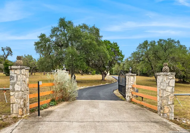 2nd image of 115 Sage Oaks Trail, Boerne, TX 78006 | MLS# 1927123