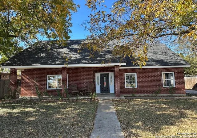 1st image of 720 S Creek St Fredericksburg, Fredericksburg, TX 78624 | MLS# 1927156