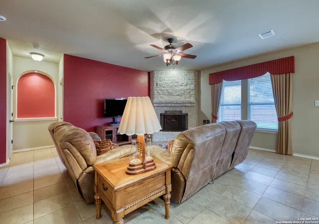 Photo 3 of Single family home for sale at 909 Armour, Cibolo, TX 78108 | MLS# 1927157 | Listing updated on 2025-12-19