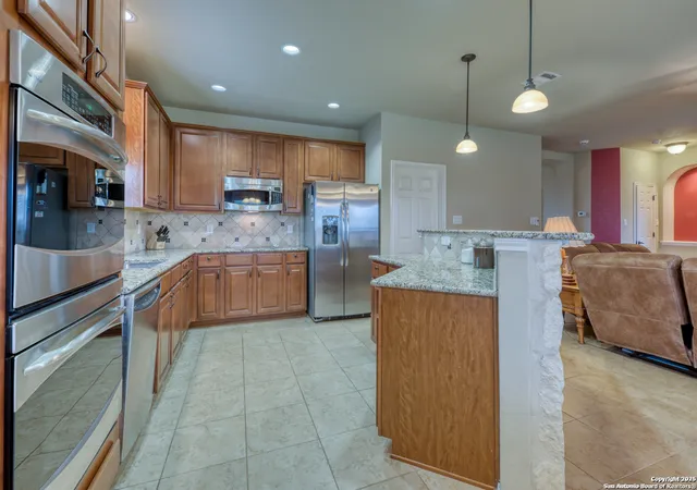 Photo 4 of Single family home for sale at 909 Armour, Cibolo, TX 78108 | MLS# 1927157 | Listing updated on 2025-12-19