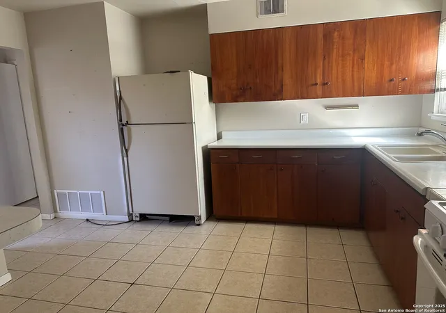 Photo 2 of Sale Pending at 3118 Shady Springs, San Antonio, TX 78230 | MLS# 1927224 | Listing updated on 2026-01-27