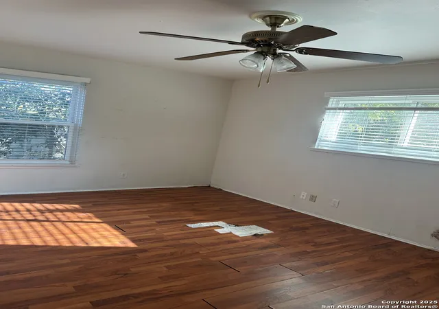Photo 3 of Sale Pending at 3118 Shady Springs, San Antonio, TX 78230 | MLS# 1927224 | Listing updated on 2026-01-27