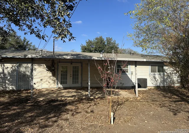 Photo 1 of Sale Pending at 3118 Shady Springs, San Antonio, TX 78230 | MLS# 1927224 | Listing updated on 2026-01-27