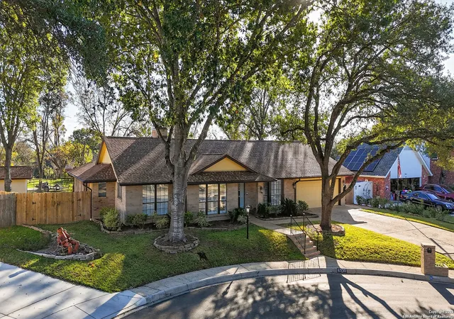 Photo 3 of Single family home for sale at 6330 Lakewood Park, Windcrest, TX 78239 | MLS# 1927269 | Listing updated on 2025-12-18