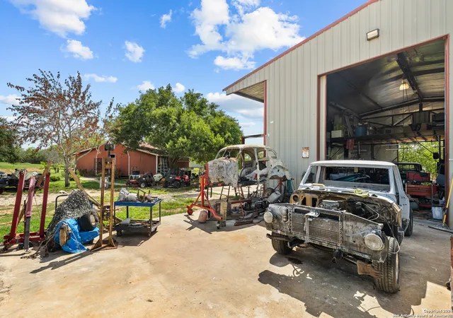 5th image of 424 Homecrest, La Vernia, TX 78121 | MLS# 1927512
