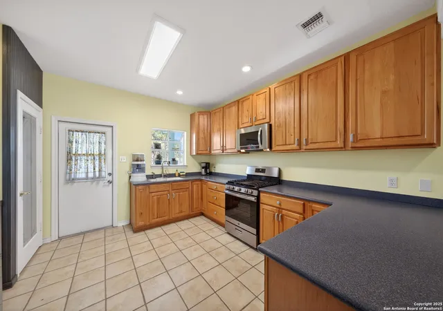 Photo 4 of Single family home for sale at 360 Fm 2504, Poteet, TX 78065 | MLS# 1927637 | Listing updated on 2026-02-20