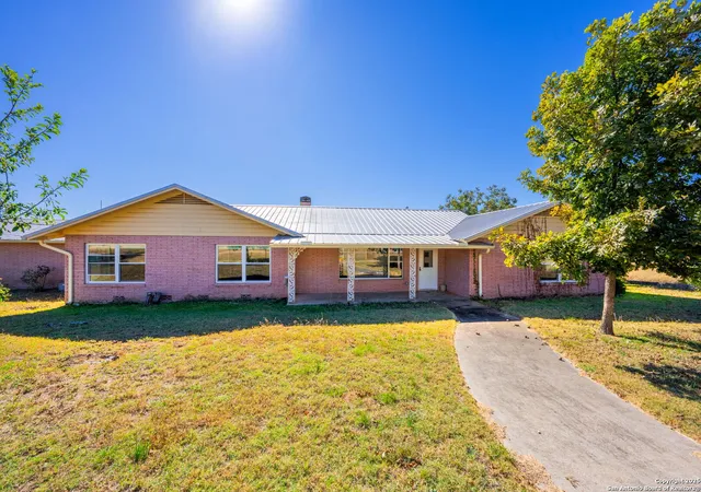 Photo 3 of Single family home for sale at 88 Oak Alley, Kerrville, TX 78028 | MLS# 1927643 | Listing updated on 2025-12-21