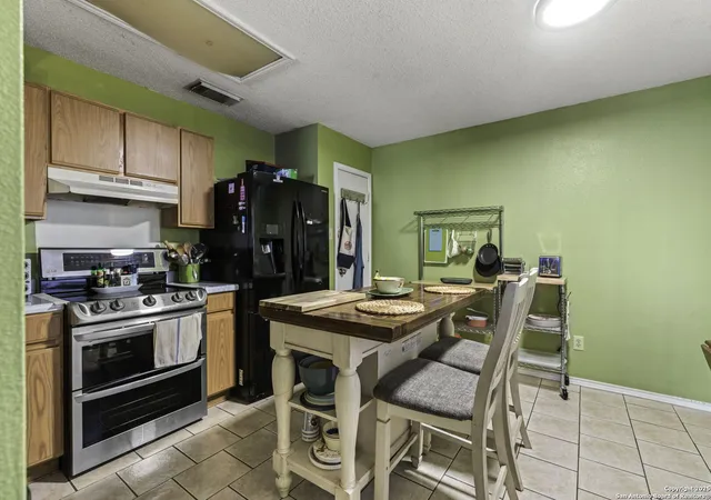 Photo 4 of Sale Pending at 7842 Dueling Oak, San Antonio, TX 78254 | MLS# 1927649 | Listing updated on 2026-04-22