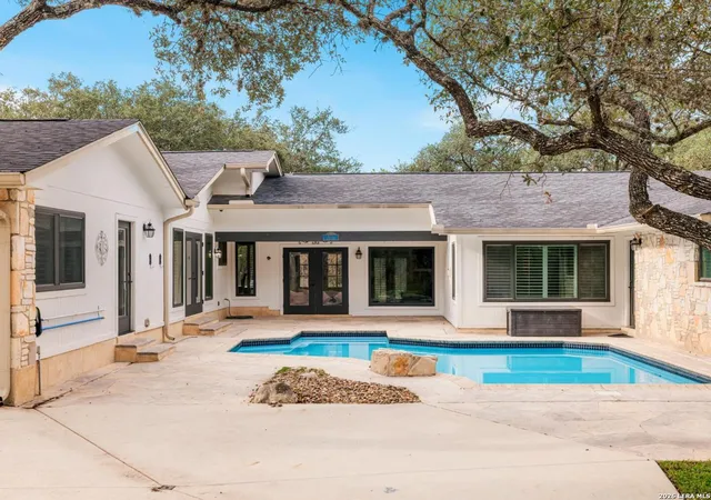 1st image of 90 Mossy Cup, Shavano Park, TX 78231 | MLS# 1927731