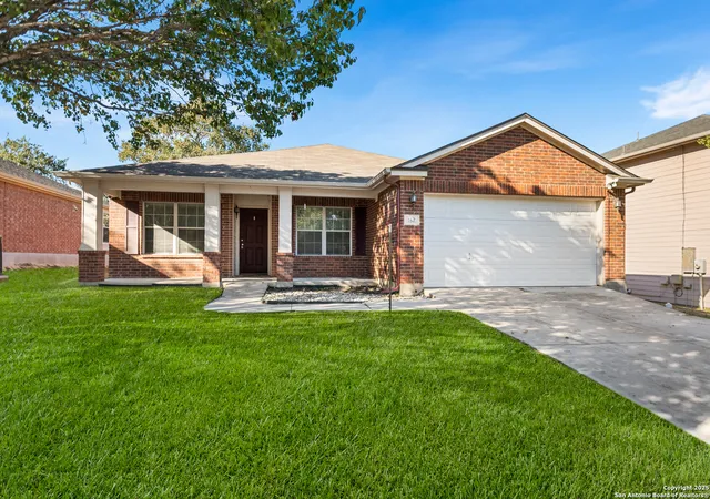 Photo 3 of Sale Pending at 132 Hidden Cave, Cibolo, TX 78108 | MLS# 1927781 | Listing updated on 2026-01-10